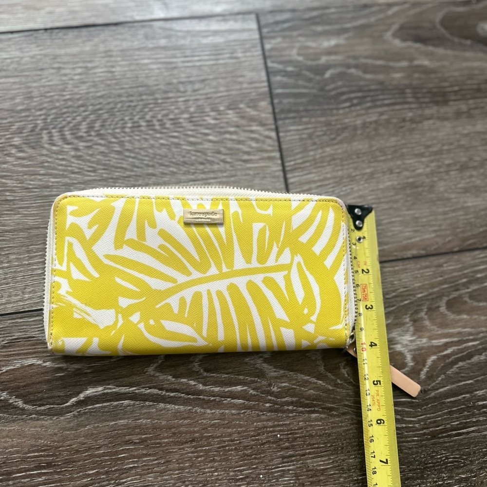 Yellow and White Leaf Print Wallet - Picture 8 of 9